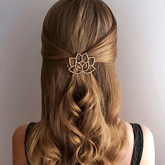 🔵𝟲𝟱%𝗢𝗙𝗙 𝗯𝘂𝗻𝗱𝗹𝗲𝘀 𝟯+🔵 NEW Gold Lotus Flower Textured Delicate Barrette - Picture 4 of 9